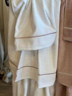 bianco/ bacchetta rosa