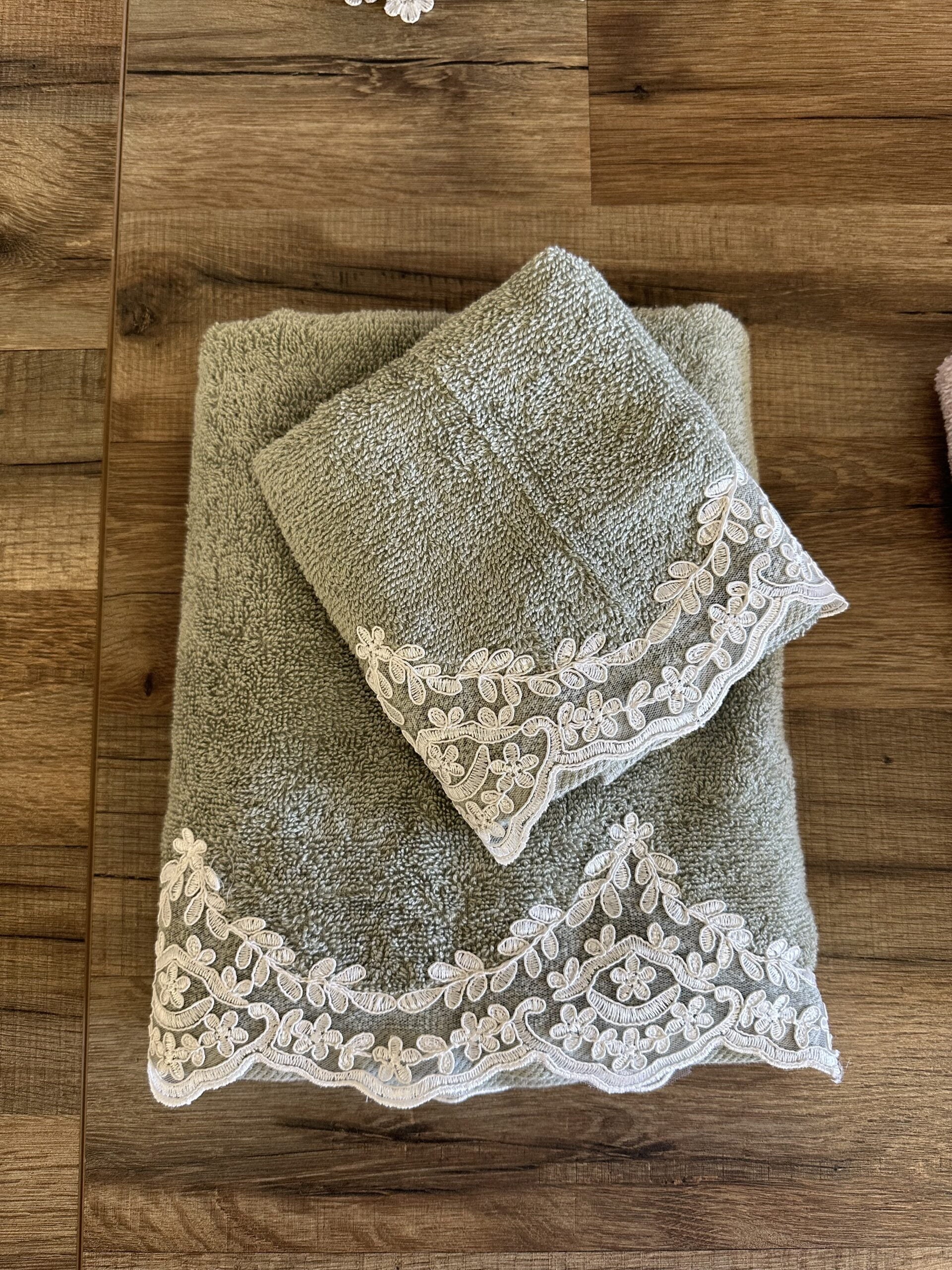 Coppia viso e ospite pizzo Rebrodè