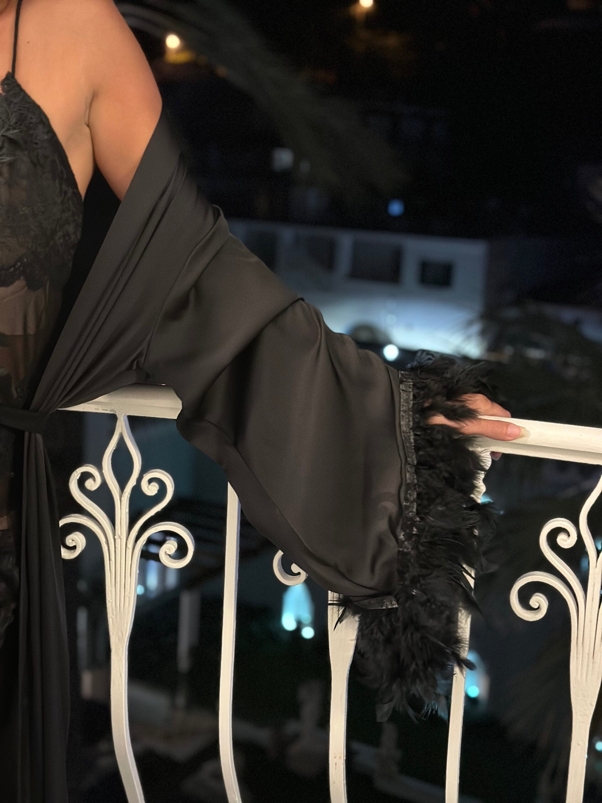 Vestaglia raso con piume Marilyn