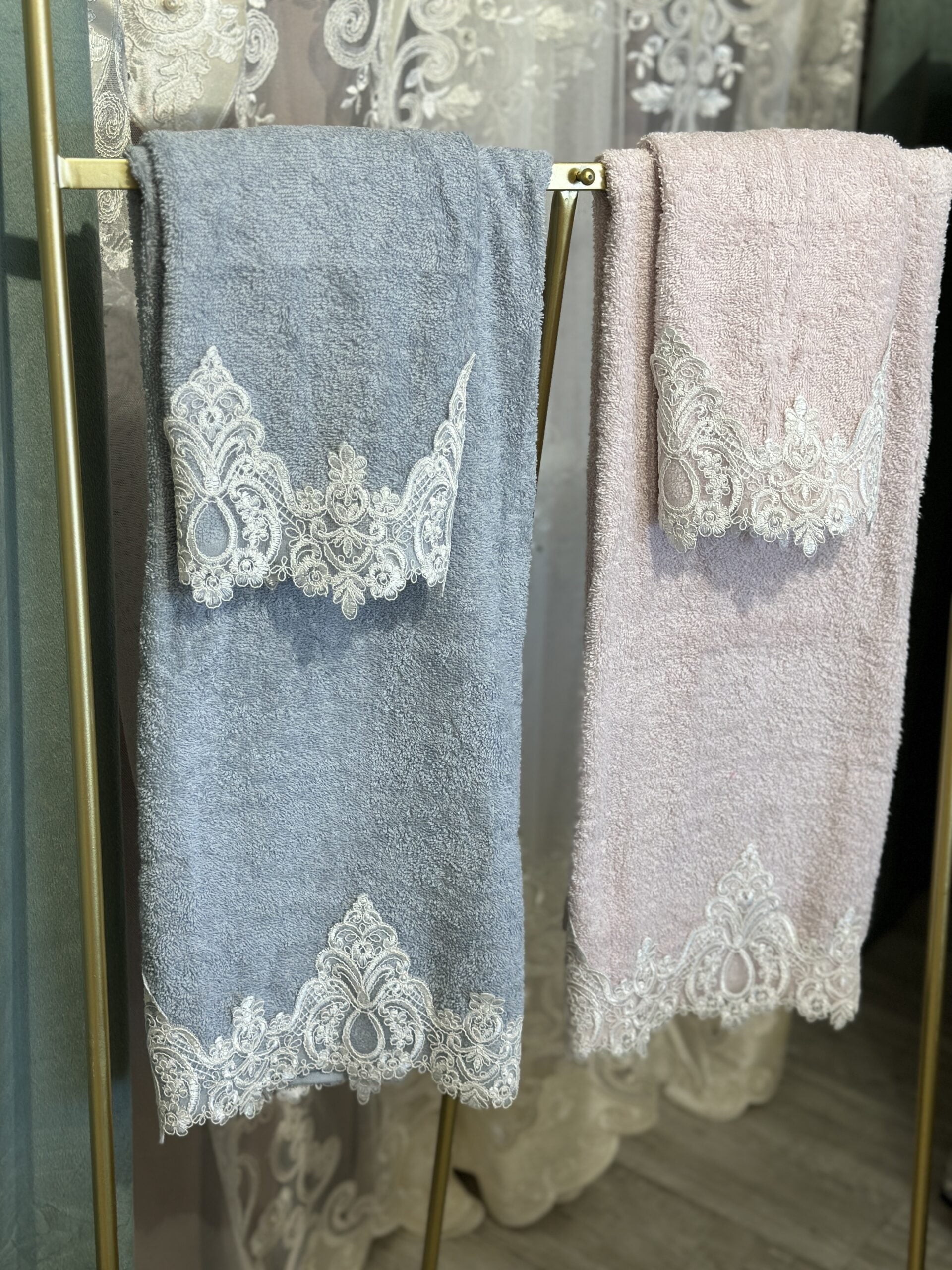 Coppia viso e ospite pizzo Rebrodeire