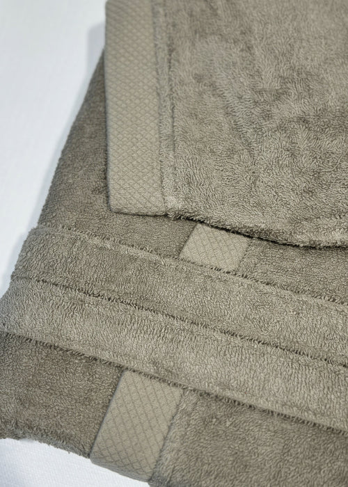 accappatoio-unico-sabbia-piegato