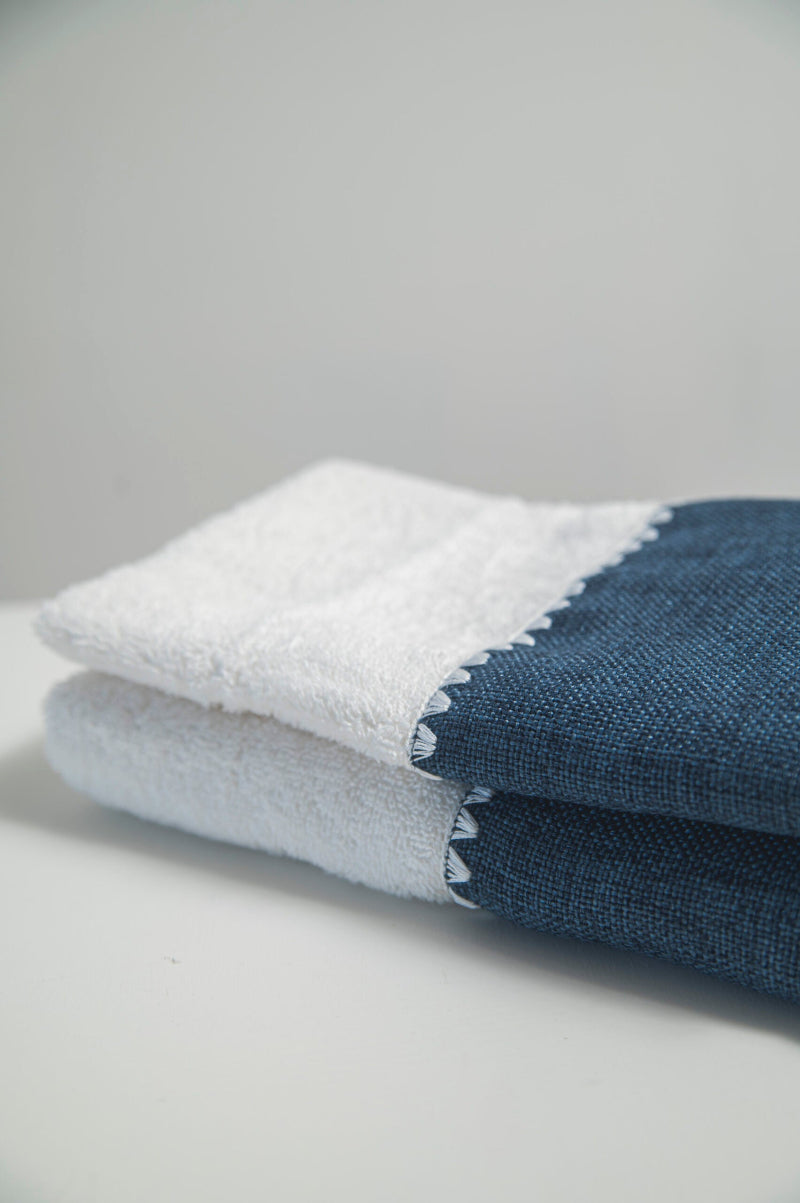 asciugamani-ventaglio-biancoblu-dett