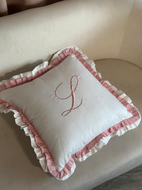 cuscino-volant-rosa-quadrato