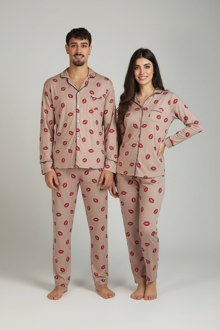 pigiama-bacio-coppia-still